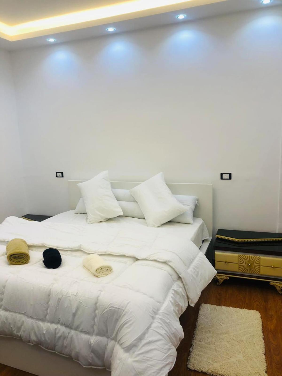 شقه فندقيه بالزمالك Apartment *
